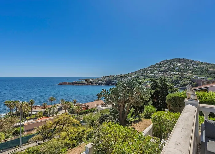 Tresor D Antheor- Bord De Saint-Raphaël