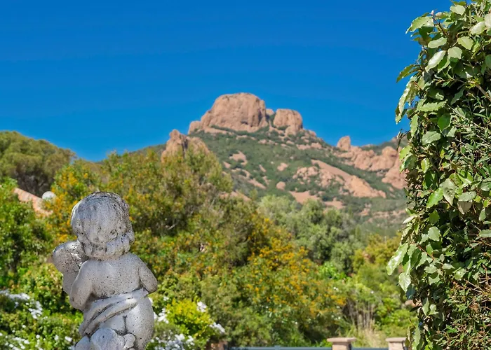 Tresor D Antheor- Bord De Saint-Raphaël